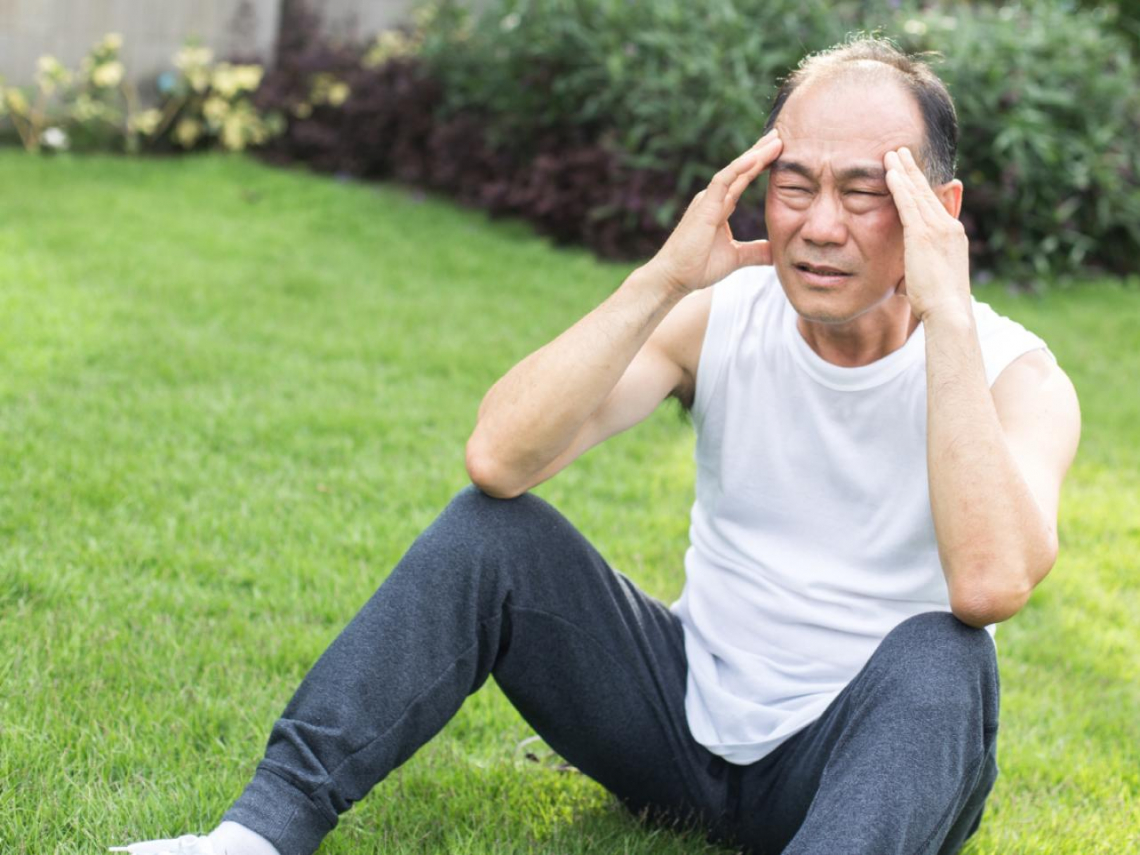 長輩突然變很怪？懶出門、疑心病…都是「求救訊號」！醫3方向找出壓力源：他們不是變了是病了